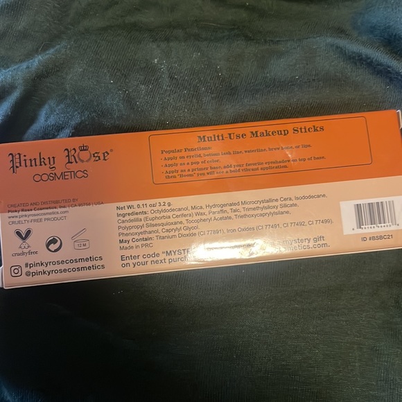 **PUMP YOUR BASS 2 multi-use makeup sticks** - Picture 2 of 4